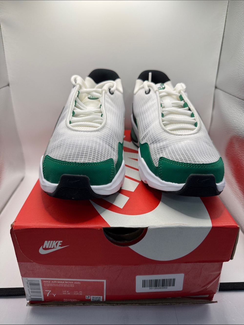 Nike White and Green Low-Top Sneakers